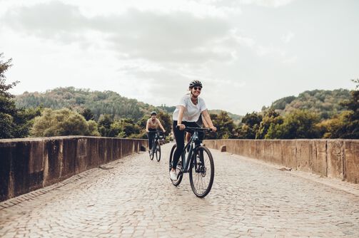 Hybrid bike vs road bike – Which to choose? 