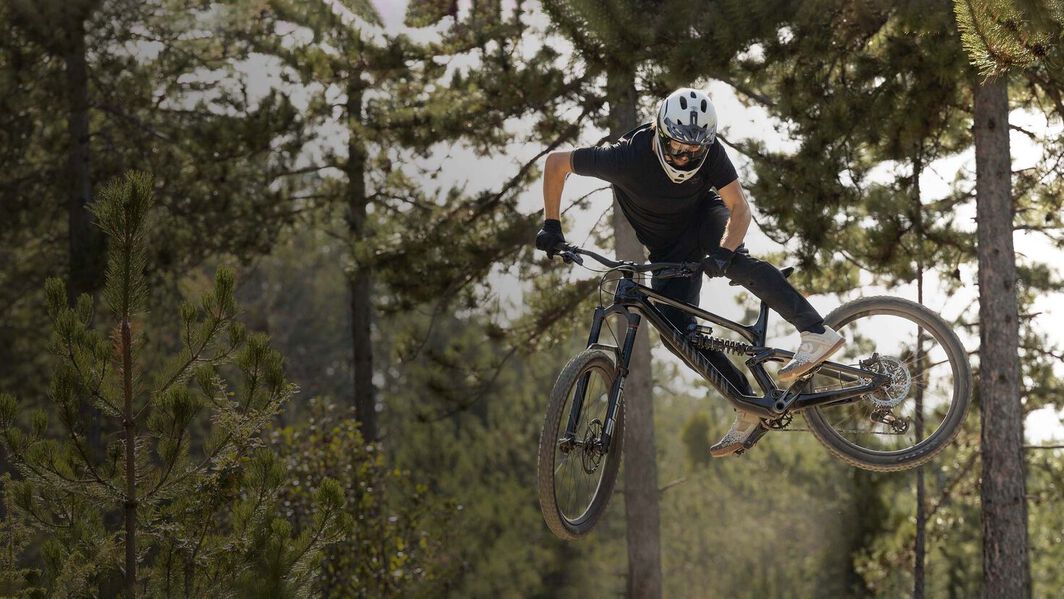 Canyon Torque: Enduro excellence on the trails. Canyon Torque: Enduro excellence on the trails.