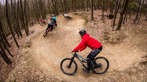 Corner like a pro: Boost your mountain bike cornering techniques
