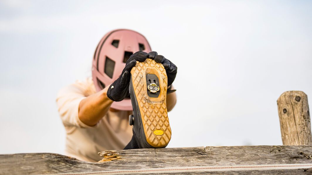 What shoes do I need for these pedals - Canyon 2024 ACT Apparel adventure shoe