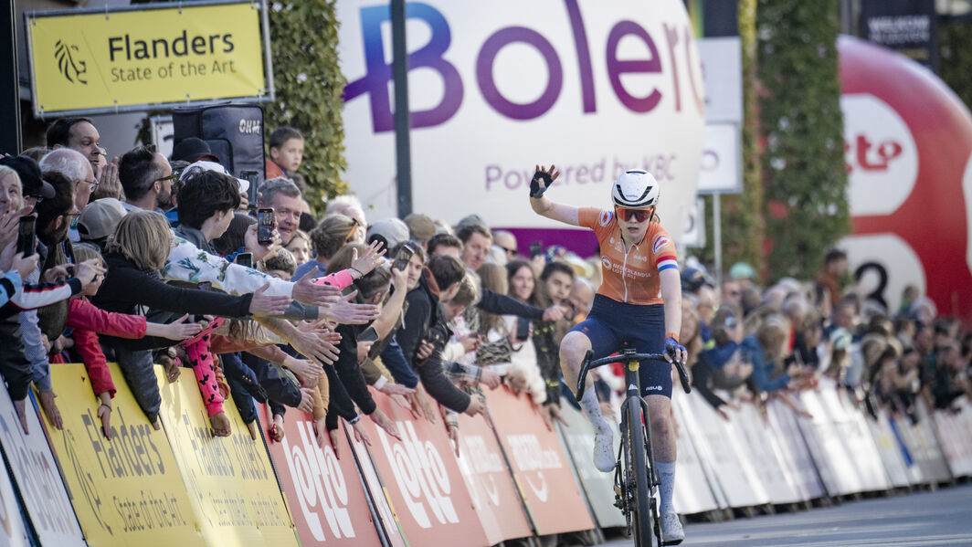 Puck Pieterse racing her Grail CFR