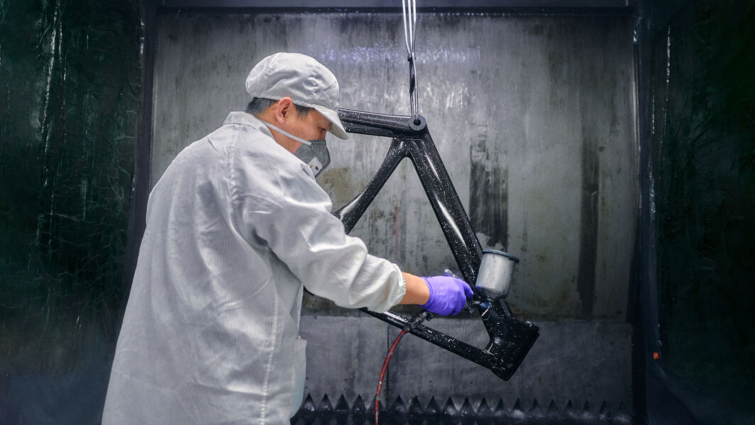 Each MyCanyon bike is custom-built by hand from raw frame to dream machine. Each MyCanyon bike is custom-built by hand from raw frame to dream machine.
