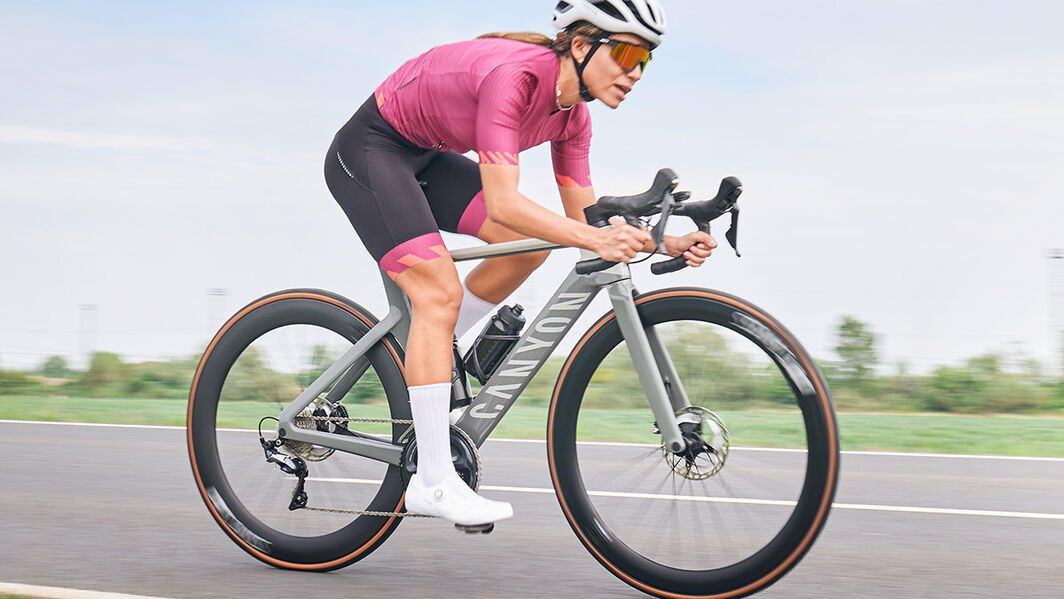 Racing road bike for beginners: Key components that makes the difference