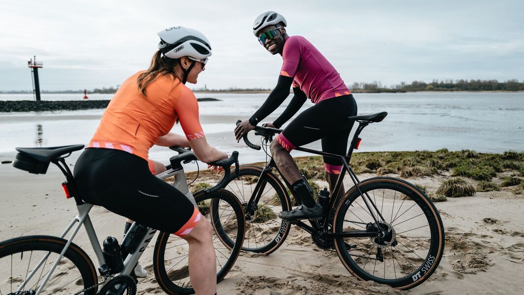 Essential gear for cycling beginners: Helmet, shoes, clothes and other accessories